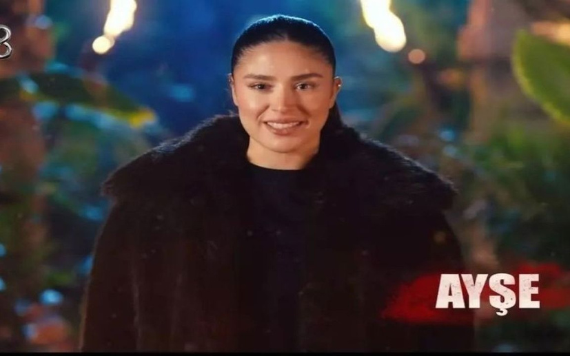 Survivor 2025 Tanıtımında Giydiği Kıyafetle Olay Oldu! Ayşe Yüksel'e Yağmur Gibi Yorumlar